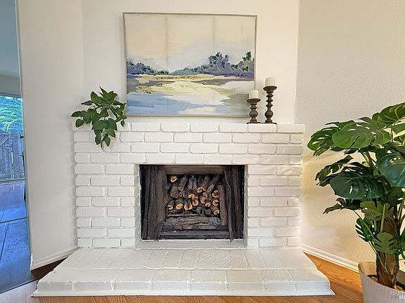 4th image of 1422 N Oak Street