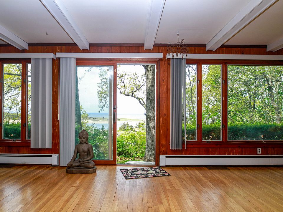1st image of 7 Arbutus Ln