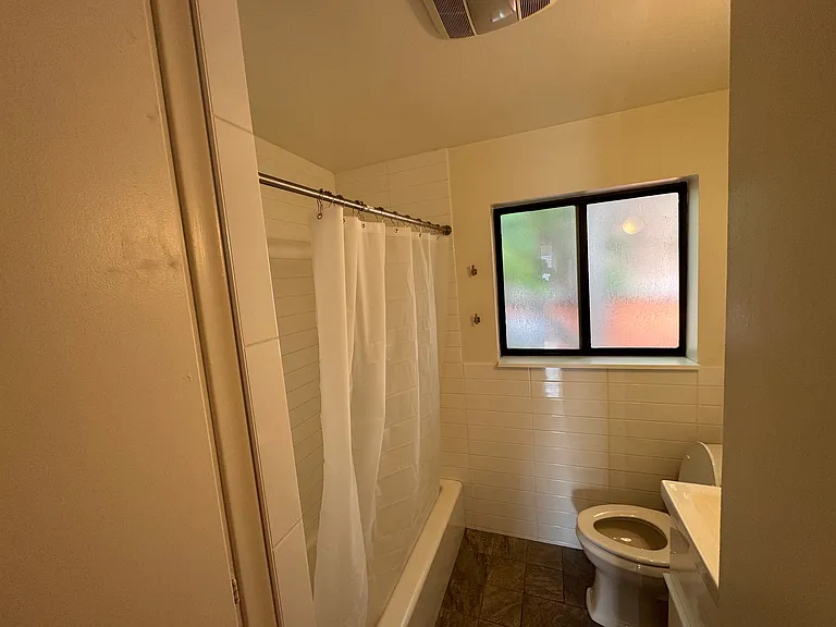 219 W 300 N — Photo 10