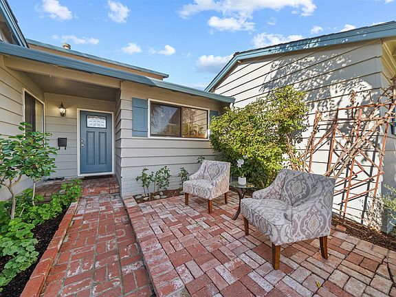 4th image of 3393 Sutton Loop