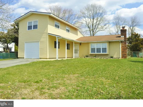 60 Stonegate Dr, Mount Holly, NJ 08060