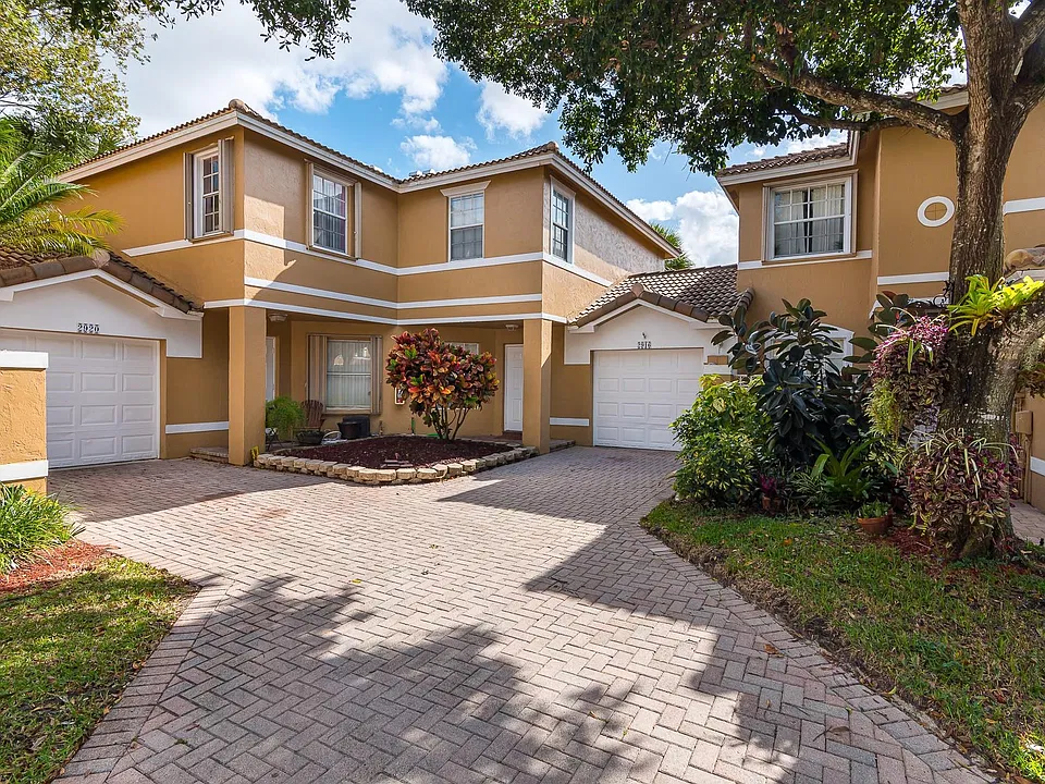 2916 NW 99th Ter
