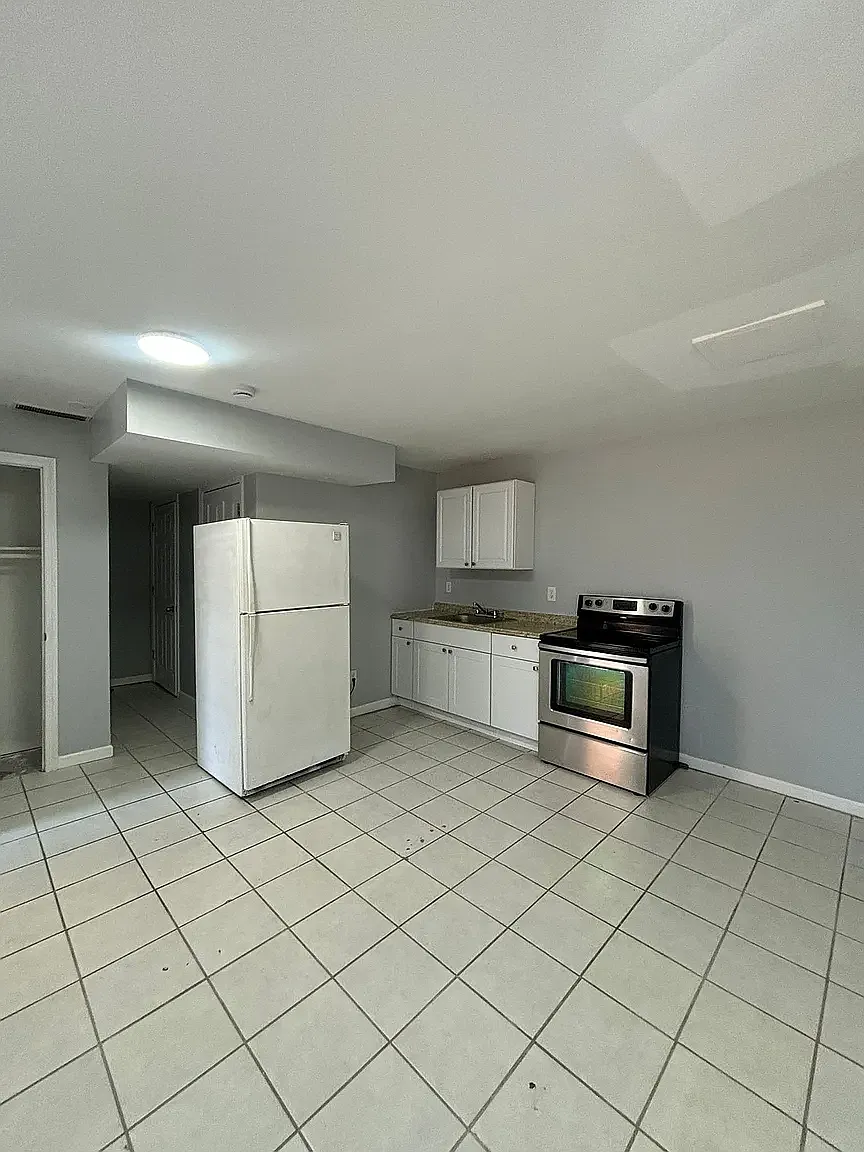 2 bed, 800 sqft, $1,749 — Photo 2