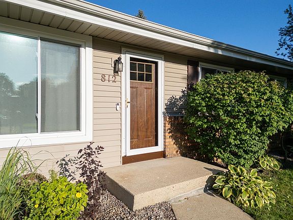 4th image of 812 Victoria Pl