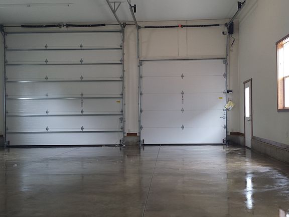 Look at that garage !