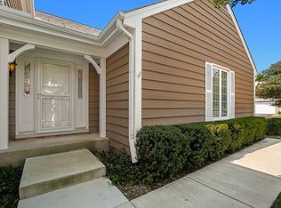 1423 Shire Cir #24, Inverness, IL 60067
