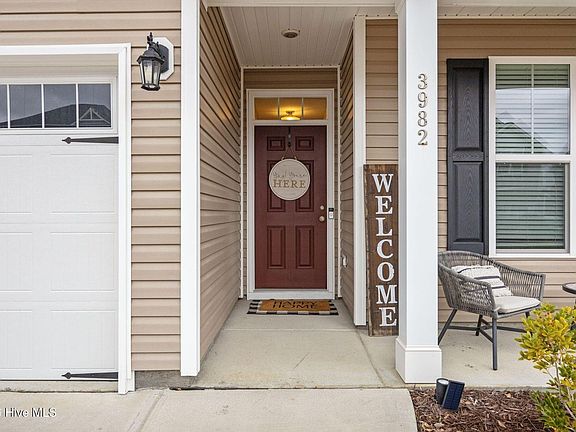 5th image of 3982 Eclipse Ave NE