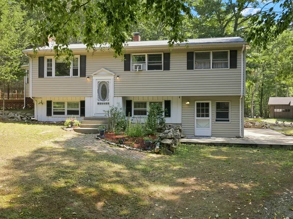 636 Highland St, Holliston, MA 01746