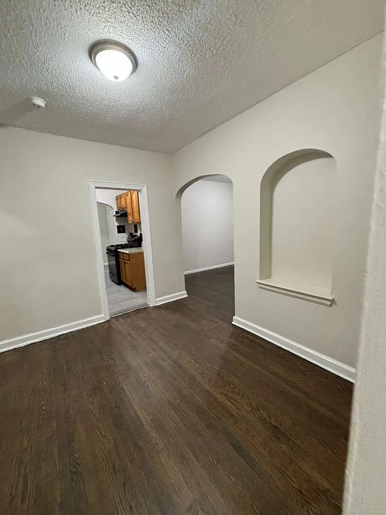 2 bed, 800 sqft, $1,895 — Photo 2