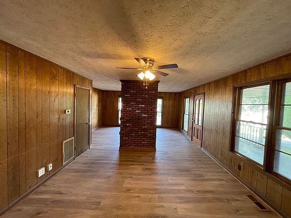 3rd image of 3414 Maple Lindale Rd