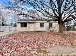 1310 Mark Twain Dr, Lansing, MI 48911