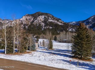 38 Vista West Dr, Thayne, WY 83127