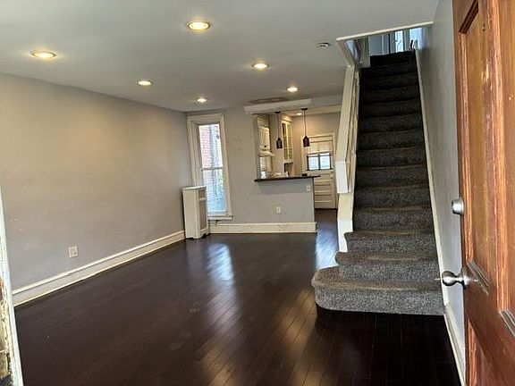 2nd image of 178 Roselyn St