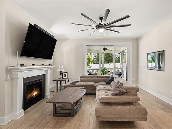 3rd image of 1125 Logperch Way