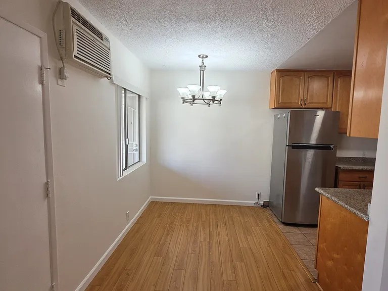 620 W Lexington Dr #5 — Photo 8