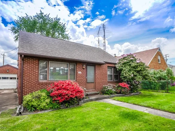 2648 26th St NW, Canton, OH 44718