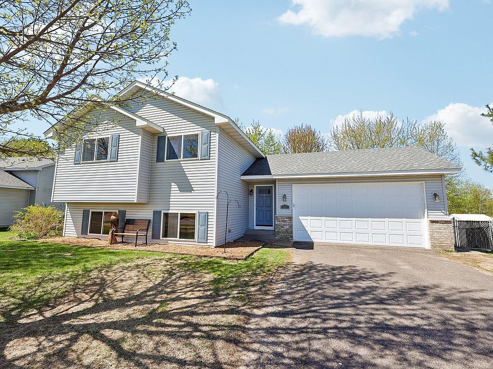 1st image of 721 Horseshoe Ln