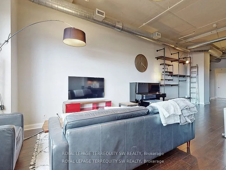 700 King St W #1101 — Photo 12