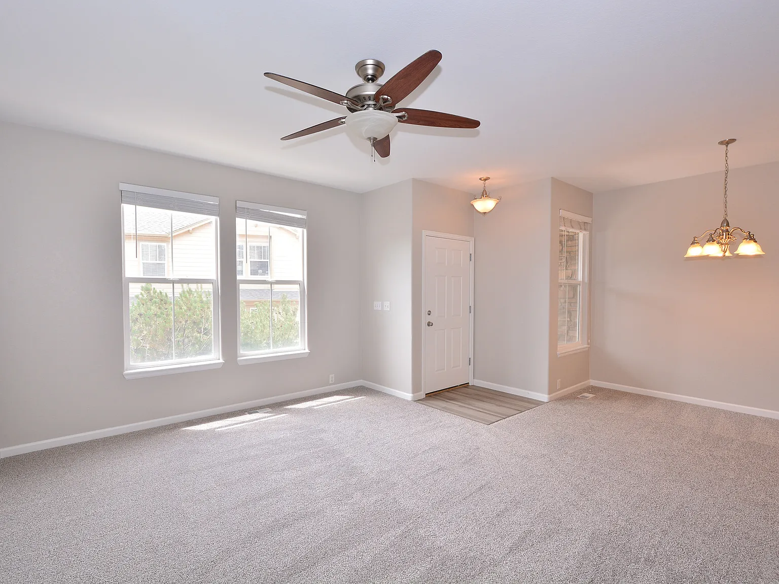 3 bed, 2.5 bath, 1400 sqft, $2,300 — Photo 3