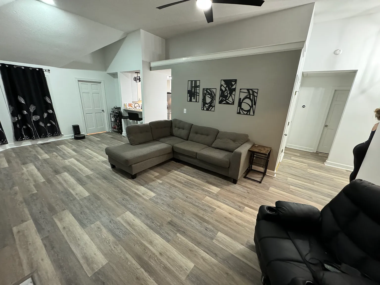 3 bed, 1426 sqft, $2,500 — Photo 2