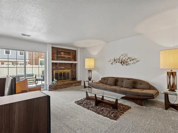 10120 W 96th St APT B, Overland Park, KS 66212