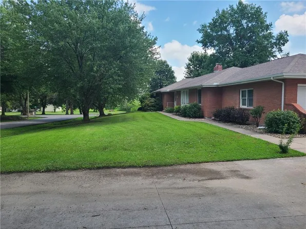802 David Dr, Gallatin, MO 64640