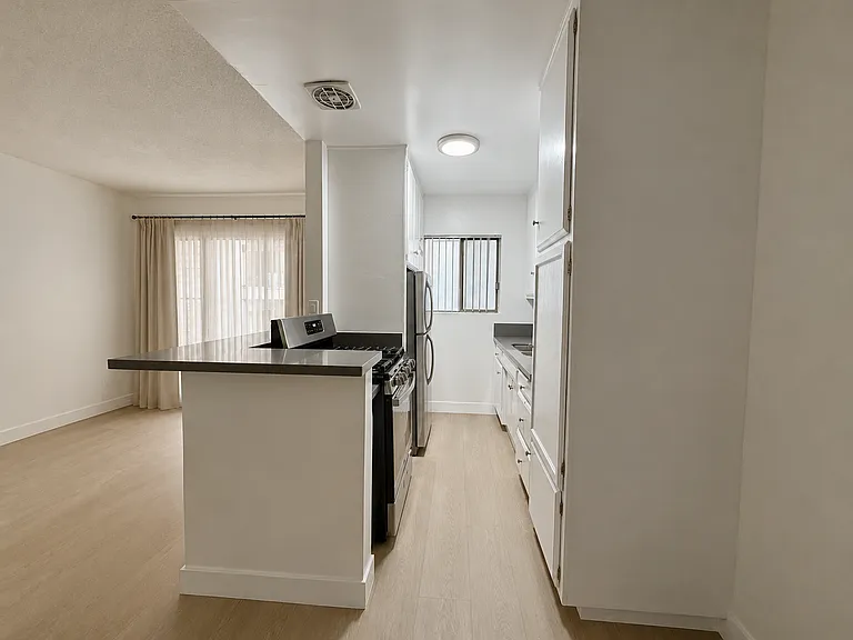 1315 N Columbus Ave. — Photo 17