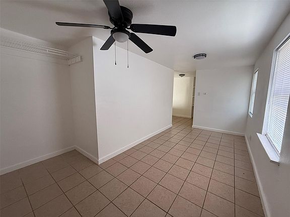 4th image of 938 Zoe St APT 1