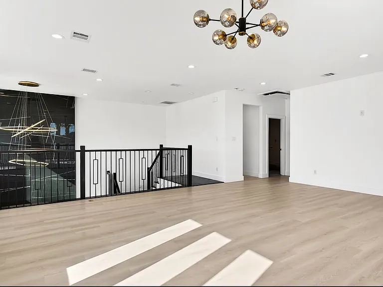 531 W Laureland Rd — Photo 10
