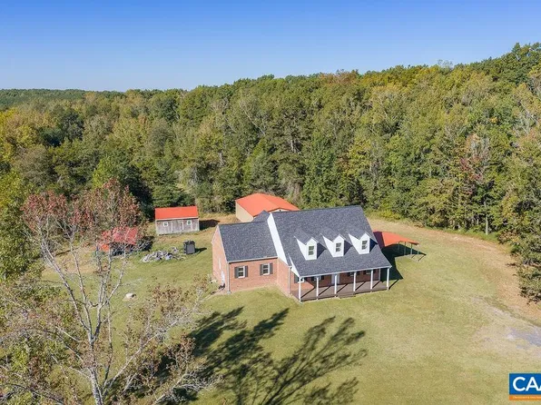 432 Twin Oaks Ln, Kents Store, VA 23084