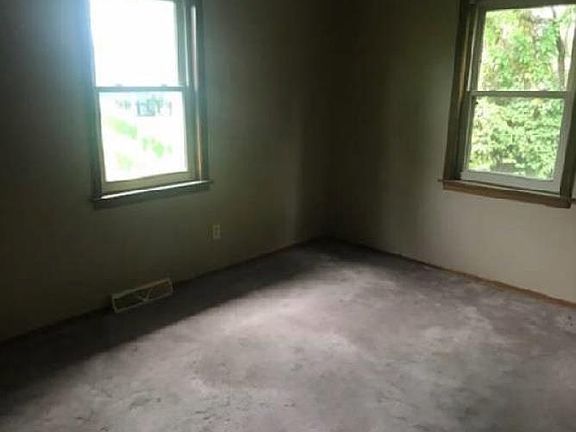 4th image of 317 S 1st St