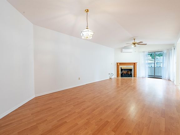 5th image of 10584 153rd St #205