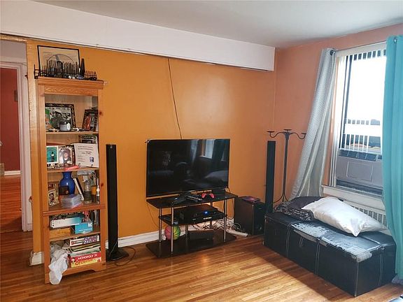 5th image of 11250 Northern Blvd APT 1E