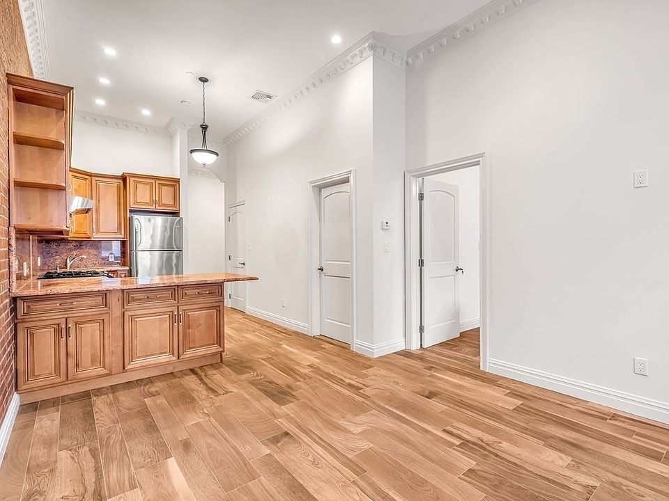 1st image of 195 Smith St APT 3F