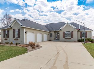3110 Pendleton Dr, Cedar Falls, IA 50613