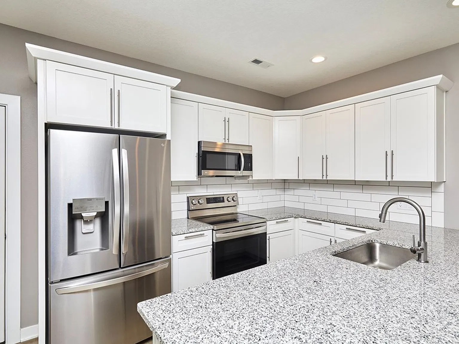 2339 SE Sydney Ln - 3BR 2.5ba Townhouse in Waukee — Photo 4
