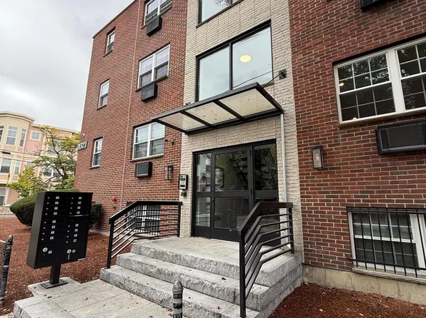 134 Sherman St #7, Cambridge, MA 02140