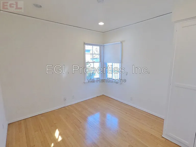 10749 Wellworth Ave — Photo 23