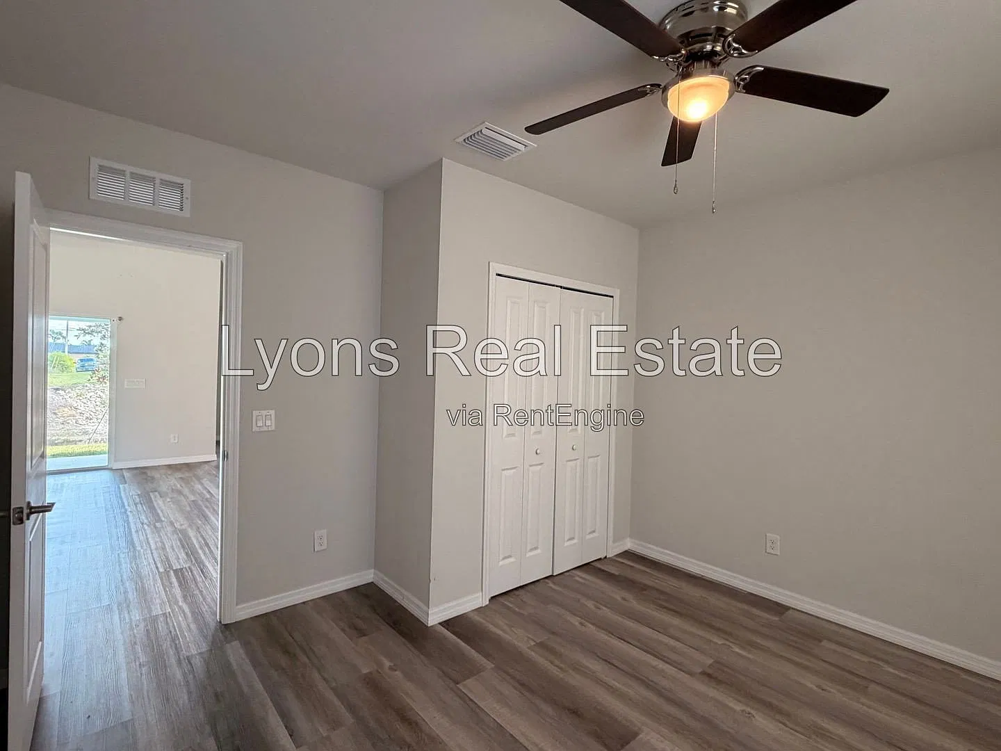 4 bed, 2.0 bath, 2300 sqft, $1,895 — Photo 3