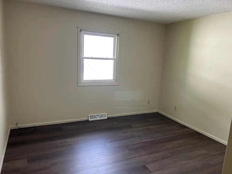 1607 Linda Dr — Photo 5