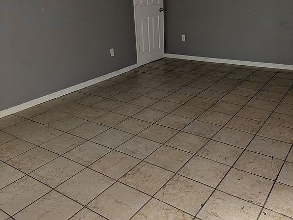 4th image of 825 E High St APT C
