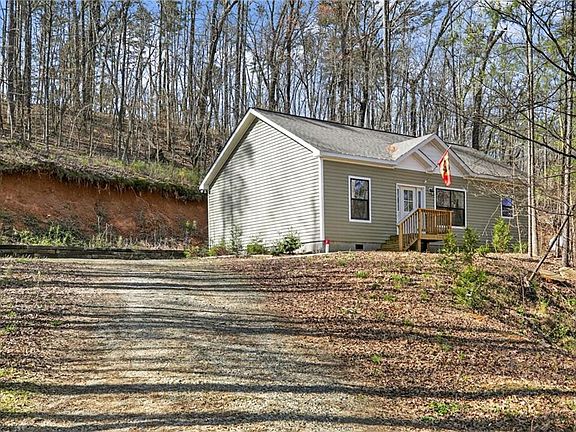 3rd image of 6672 Skyview Dr SE