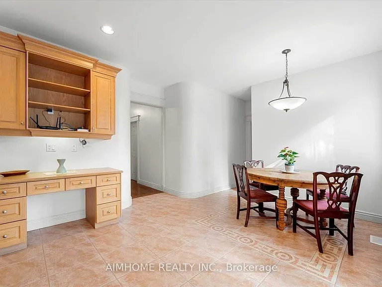 1081 Glencairn Ave — Photo 8