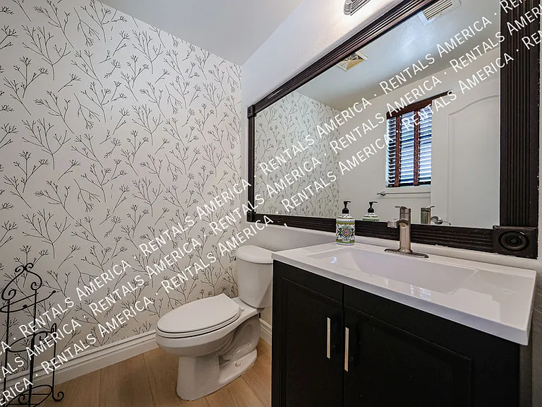 1081 N Mason Dr — Photo 21