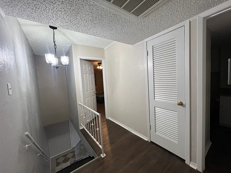2500 Hollandale Cir #B — Photo 10