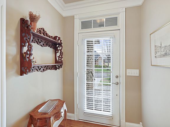 3rd image of 1148 Fairvue Village Ln
