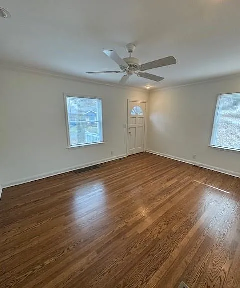 1464 Hawthorne Ave NW — Photo 3