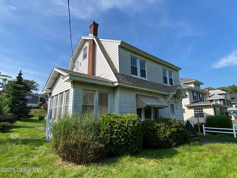 4th image of 183 N Lake Avenue