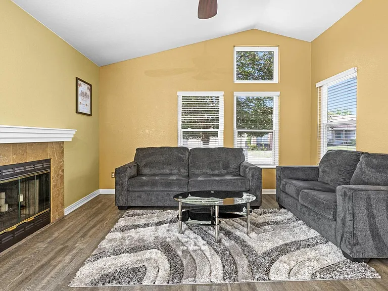 9170 Lakemont Dr — Photo 3
