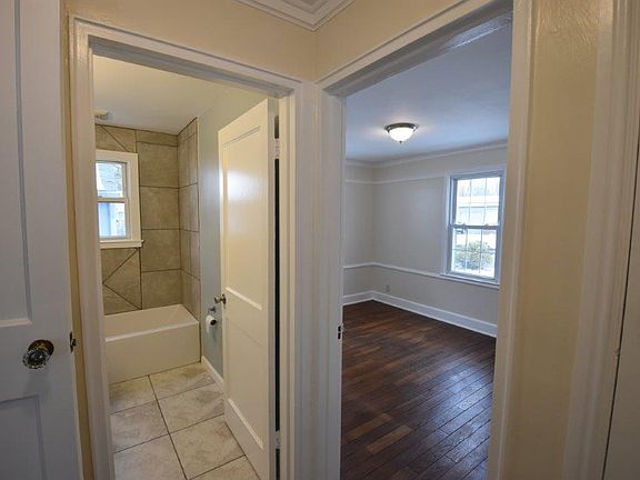 5th image of 3645 Stratmore Ave